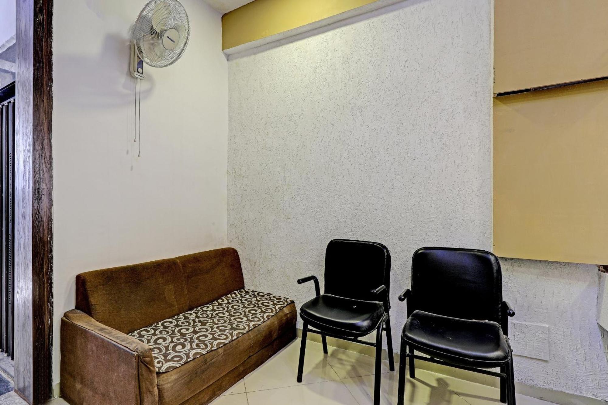 Oyo 11649 Hotel Mahima Gandhinagar Kültér fotó