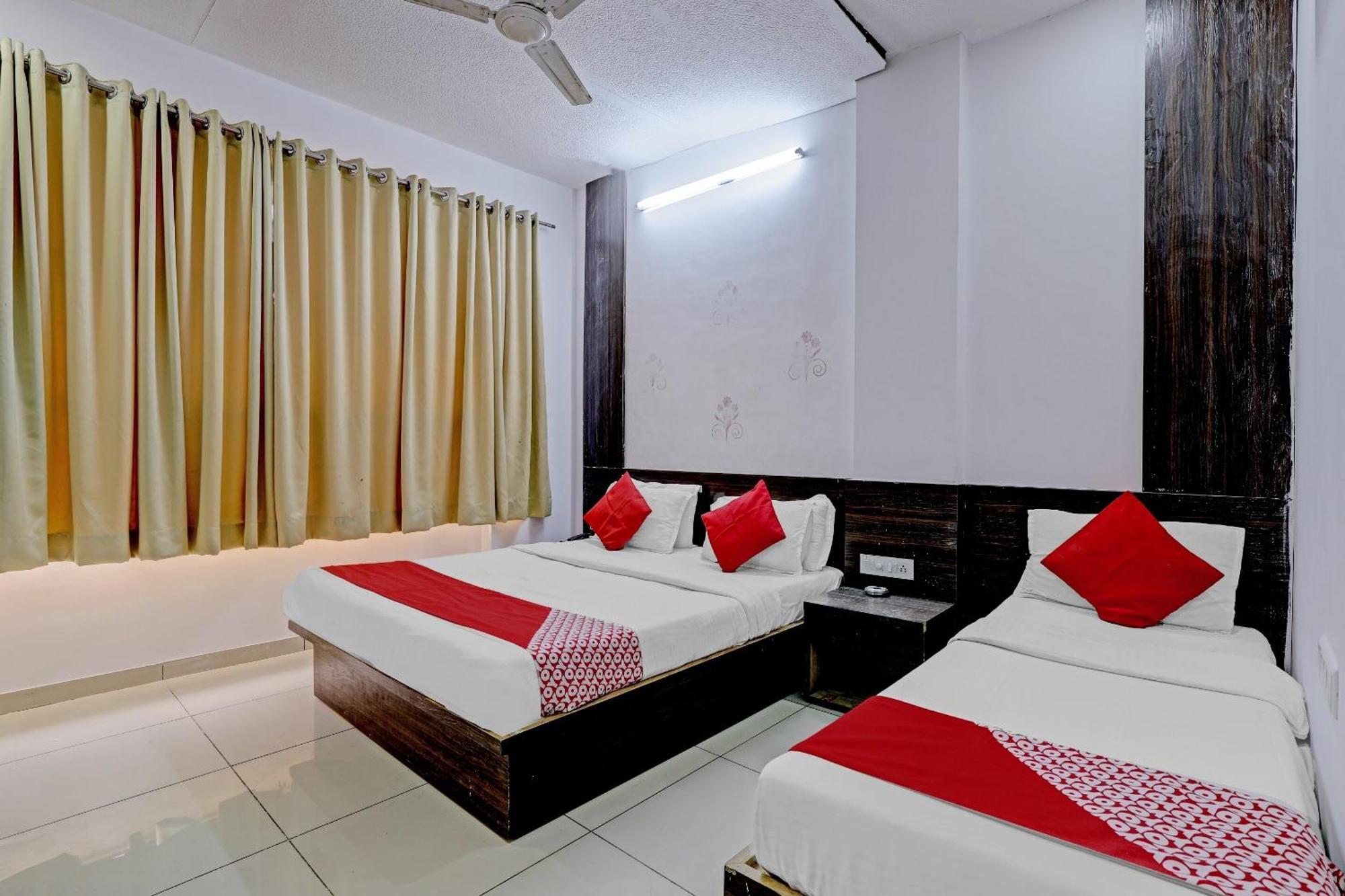 Oyo 11649 Hotel Mahima Gandhinagar Kültér fotó