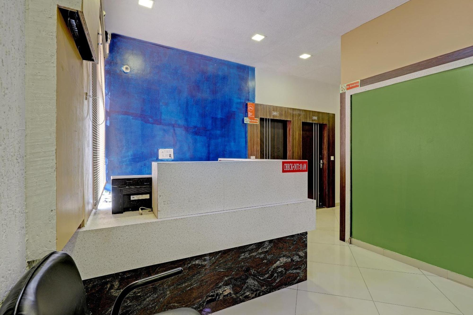 Oyo 11649 Hotel Mahima Gandhinagar Kültér fotó