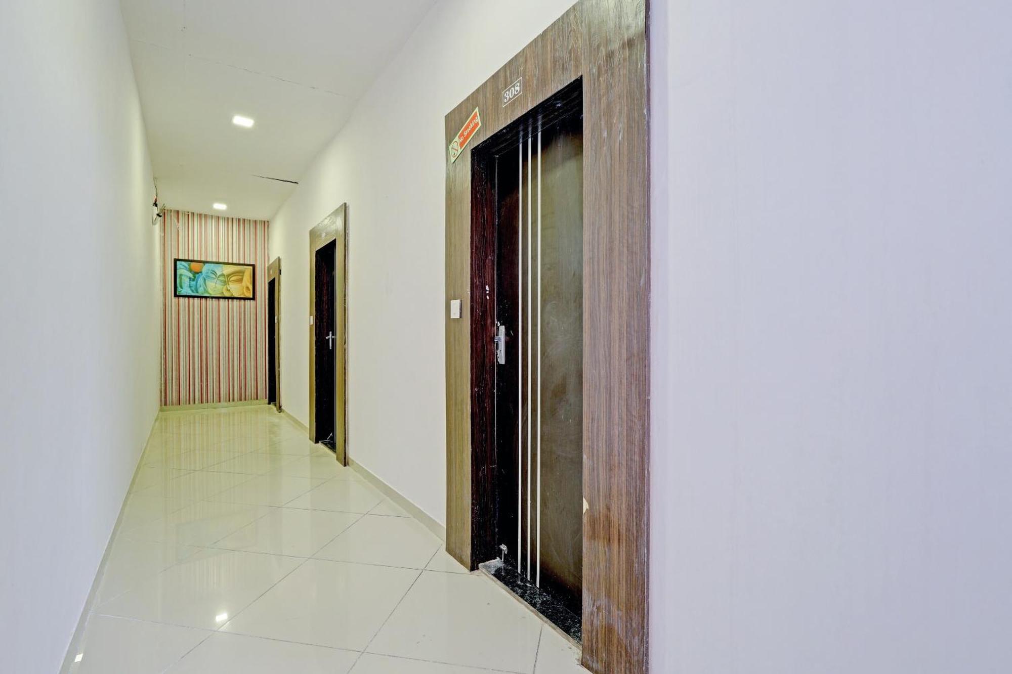 Oyo 11649 Hotel Mahima Gandhinagar Kültér fotó