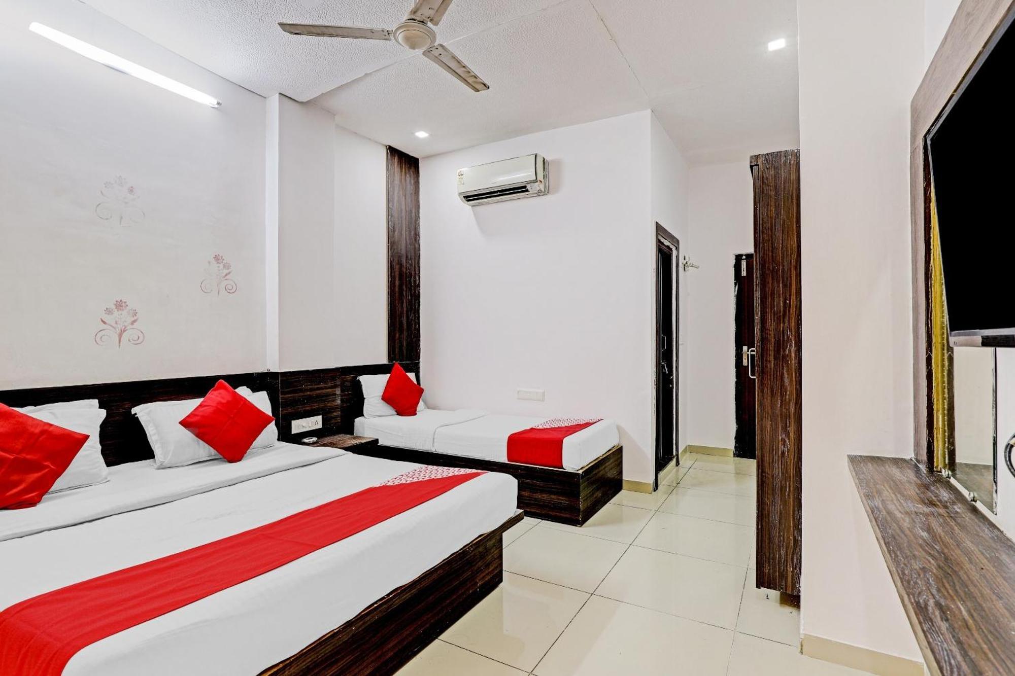Oyo 11649 Hotel Mahima Gandhinagar Kültér fotó