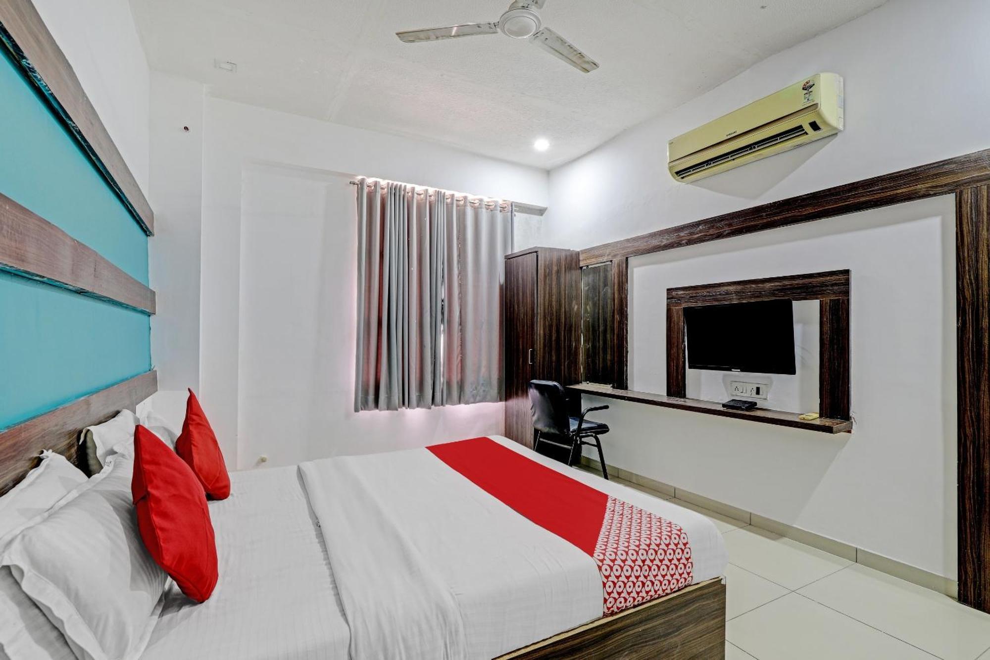 Oyo 11649 Hotel Mahima Gandhinagar Kültér fotó