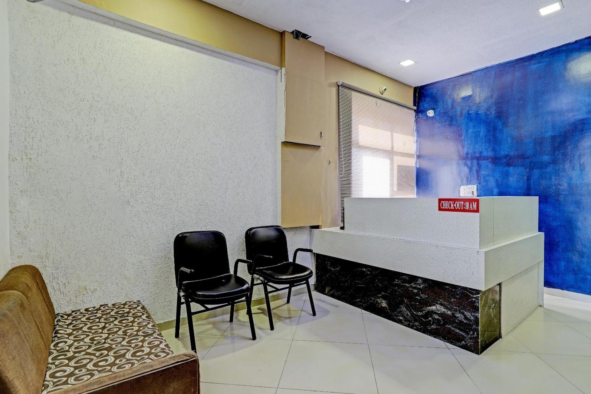 Oyo 11649 Hotel Mahima Gandhinagar Kültér fotó