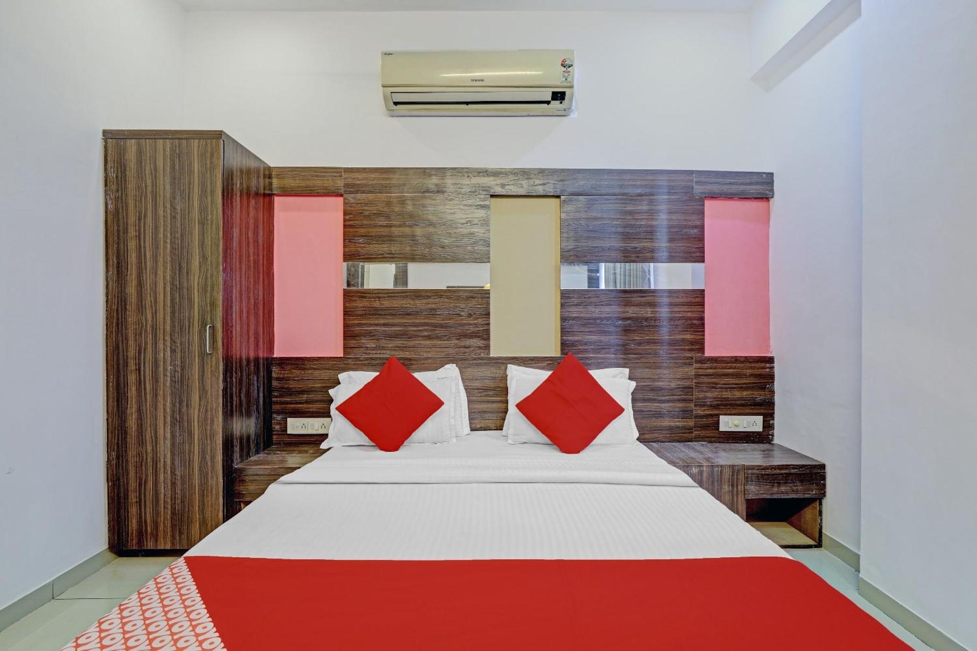 Oyo 11649 Hotel Mahima Gandhinagar Kültér fotó