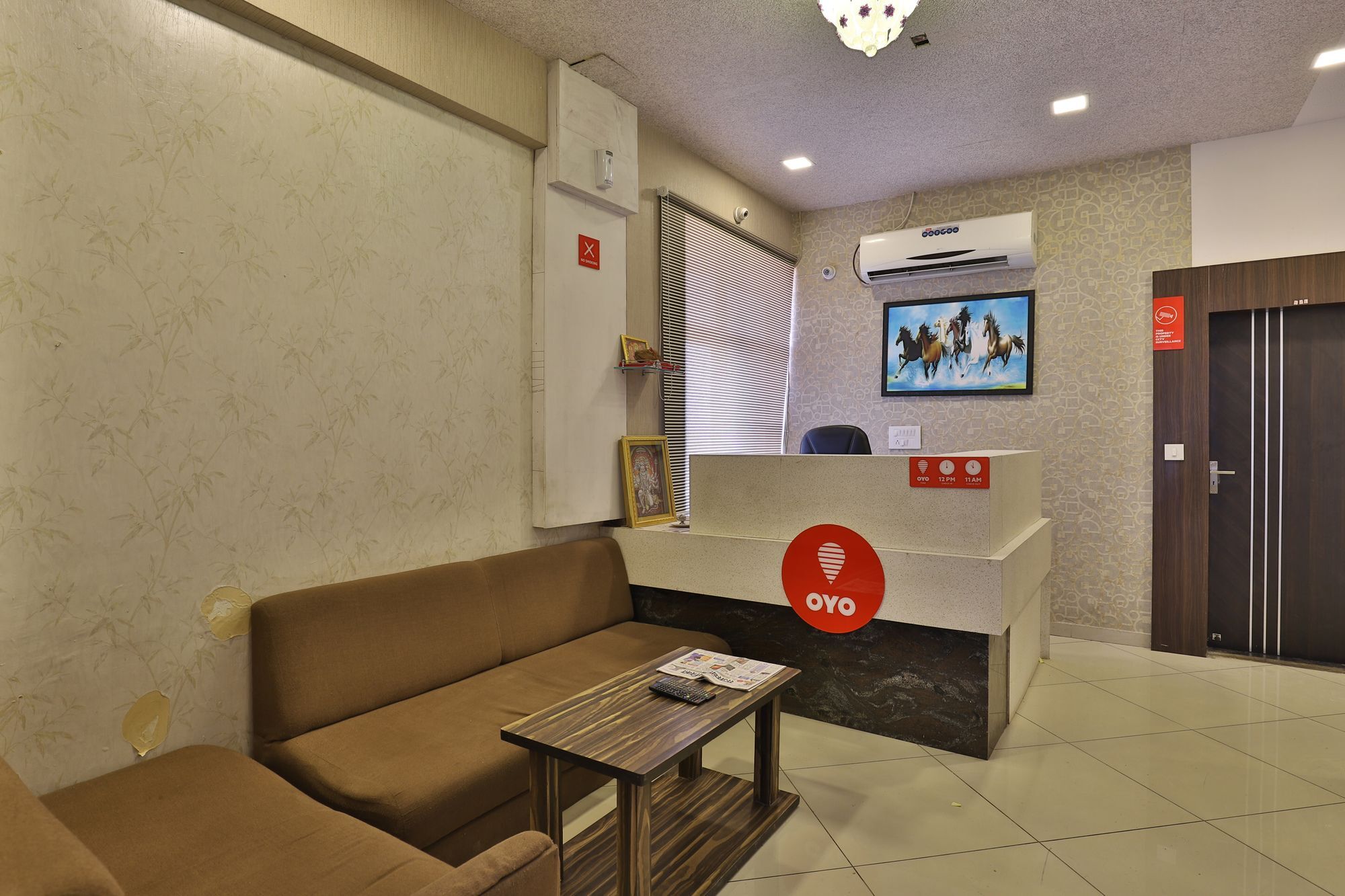 Oyo 11649 Hotel Mahima Gandhinagar Kültér fotó