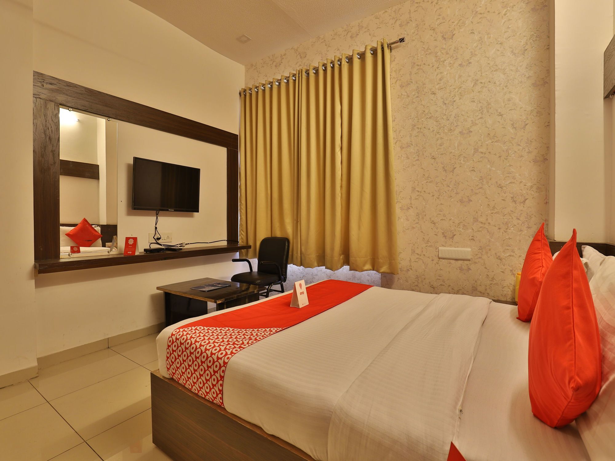 Oyo 11649 Hotel Mahima Gandhinagar Kültér fotó